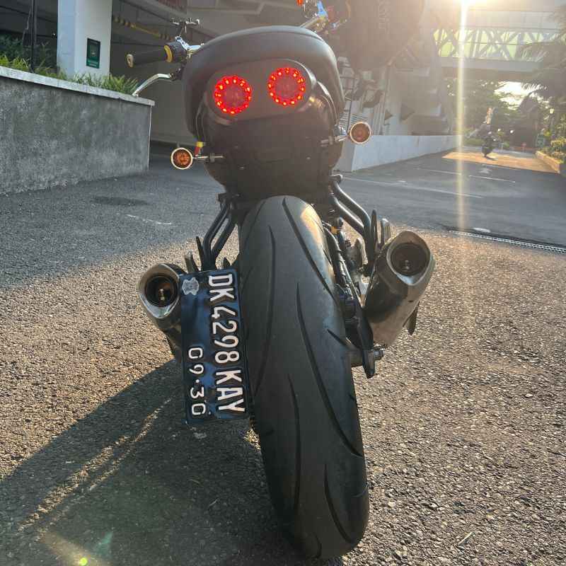 Neo Muscle custom rear light for Yamaha XSR155 with twin round LED stop lamp, tail lamp and rear lamp, custom rear wing and dual exhaust system for café racer conversion.